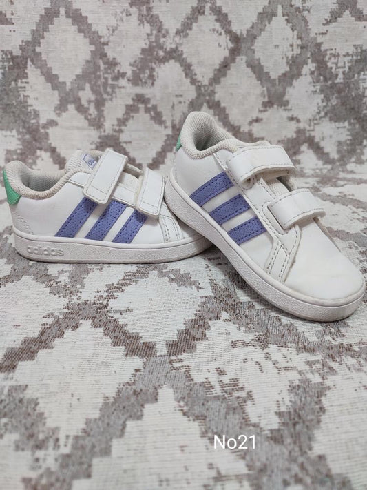 Παπούτσια Adidas