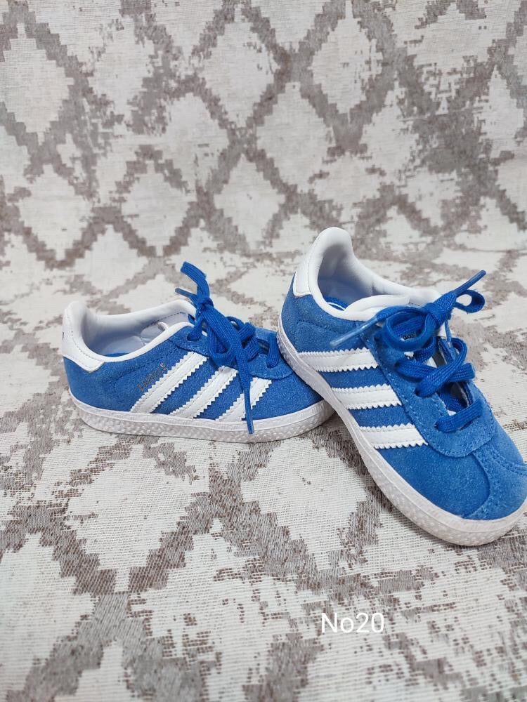 Παπούτσια Adidas